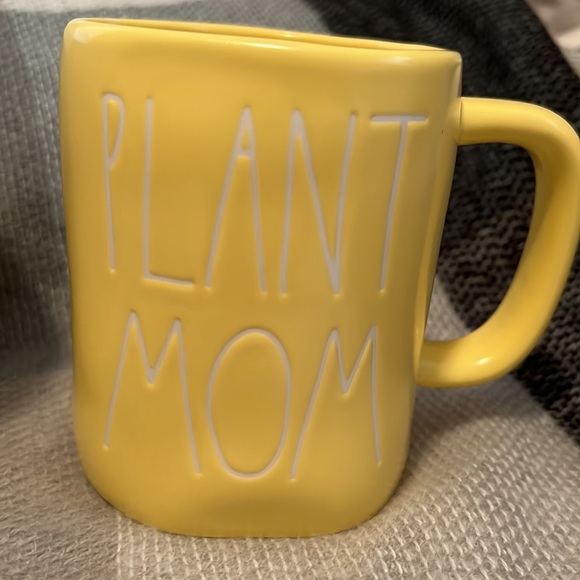 ‼️SOLD‼️Rae Dunn Flower Pot and Mug Set! 🌻💛 - Picture 3 of 4